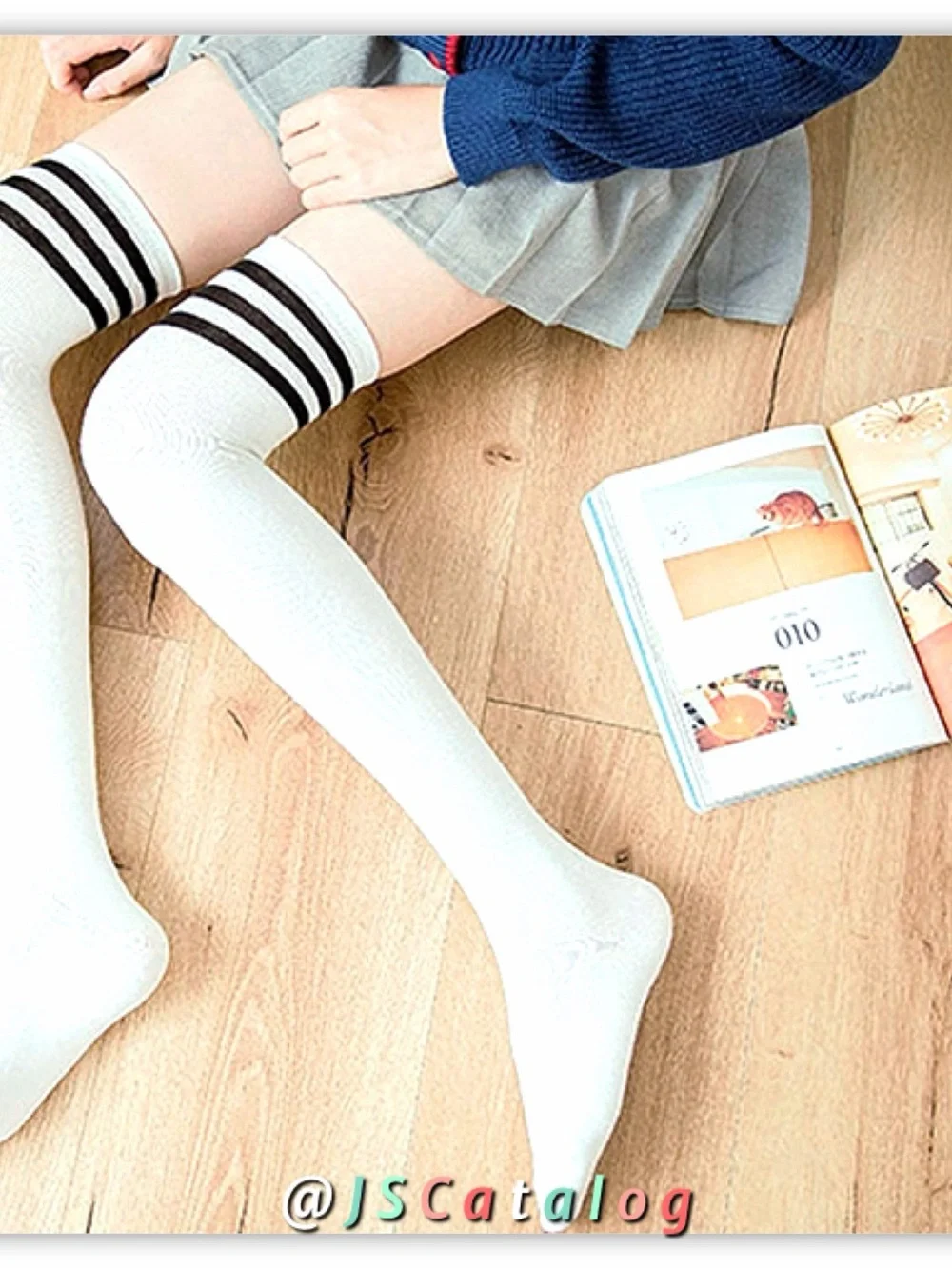 JSCatalog White Over-The-Knee Thighhigh Socks with Black Triple Stripes